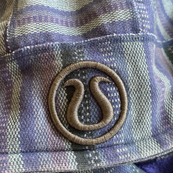 Lululemon scuba hoodie in Beautiful blues, and purples size 4. - Picture 11 of 11